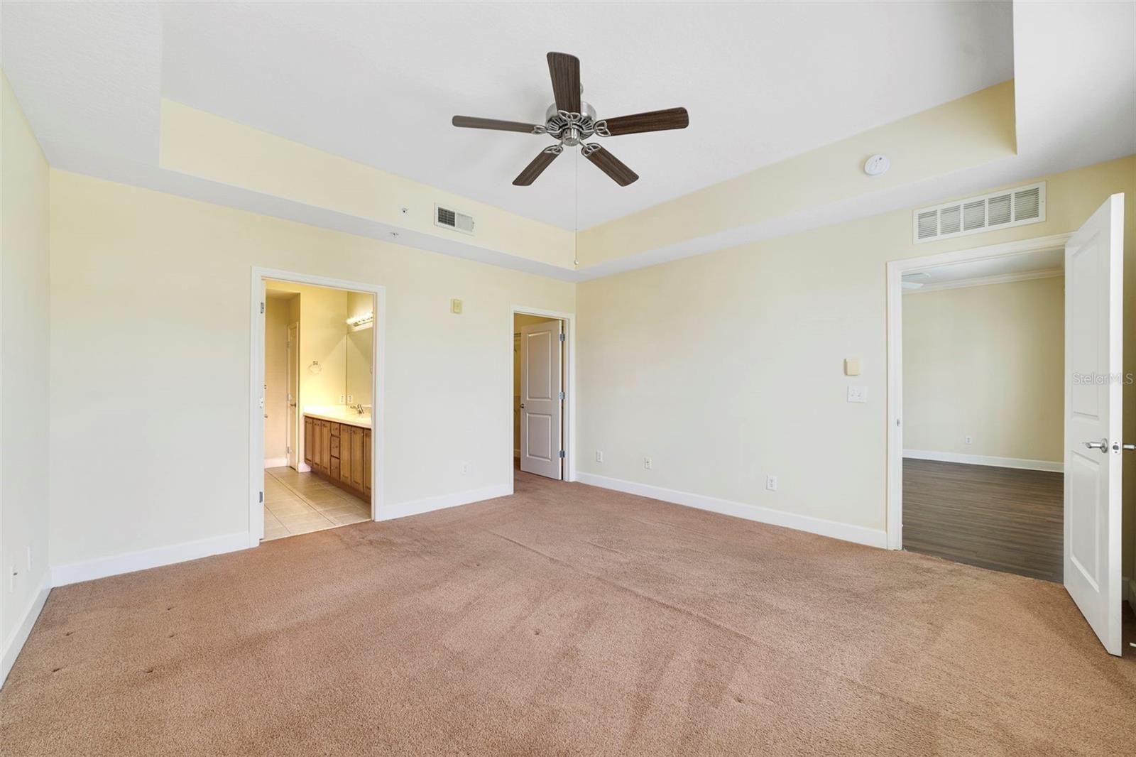 ARTISAN CLUB CONDO PH 2 - Residential