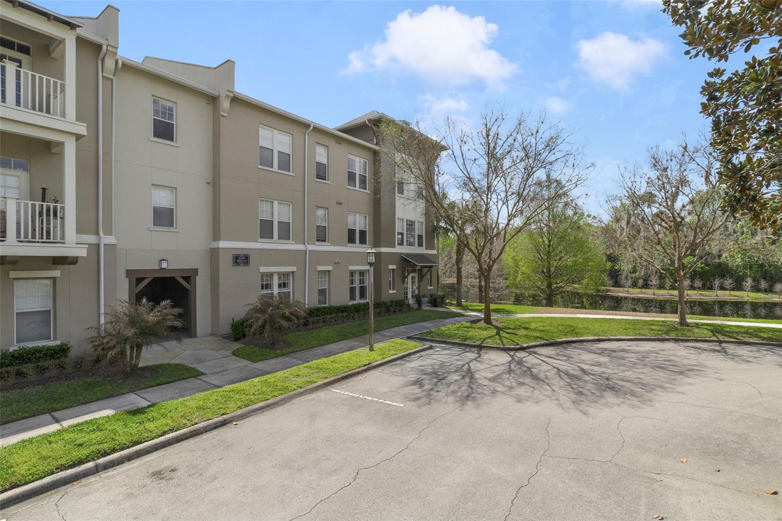 ARTISAN CLUB CONDO PH 2 - Residential