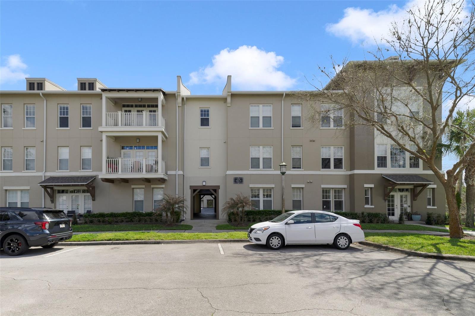 ARTISAN CLUB CONDO PH 2 - Residential