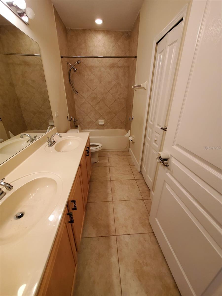 LIVE OAK RESERVE UNIT FOUR - Residential Lease