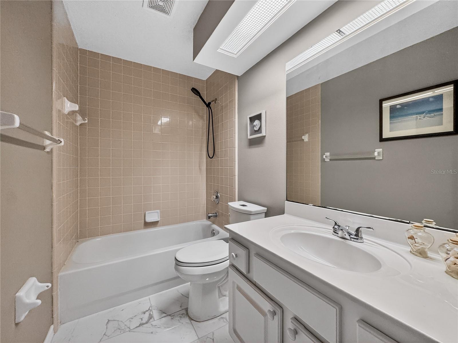 MOUNT DORA CHAUTAUQUA OVERLOOKING MOUNT DORA - Residential