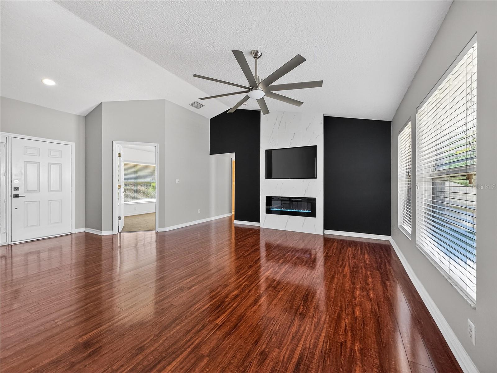 MOUNT DORA CHAUTAUQUA OVERLOOKING MOUNT DORA - Residential