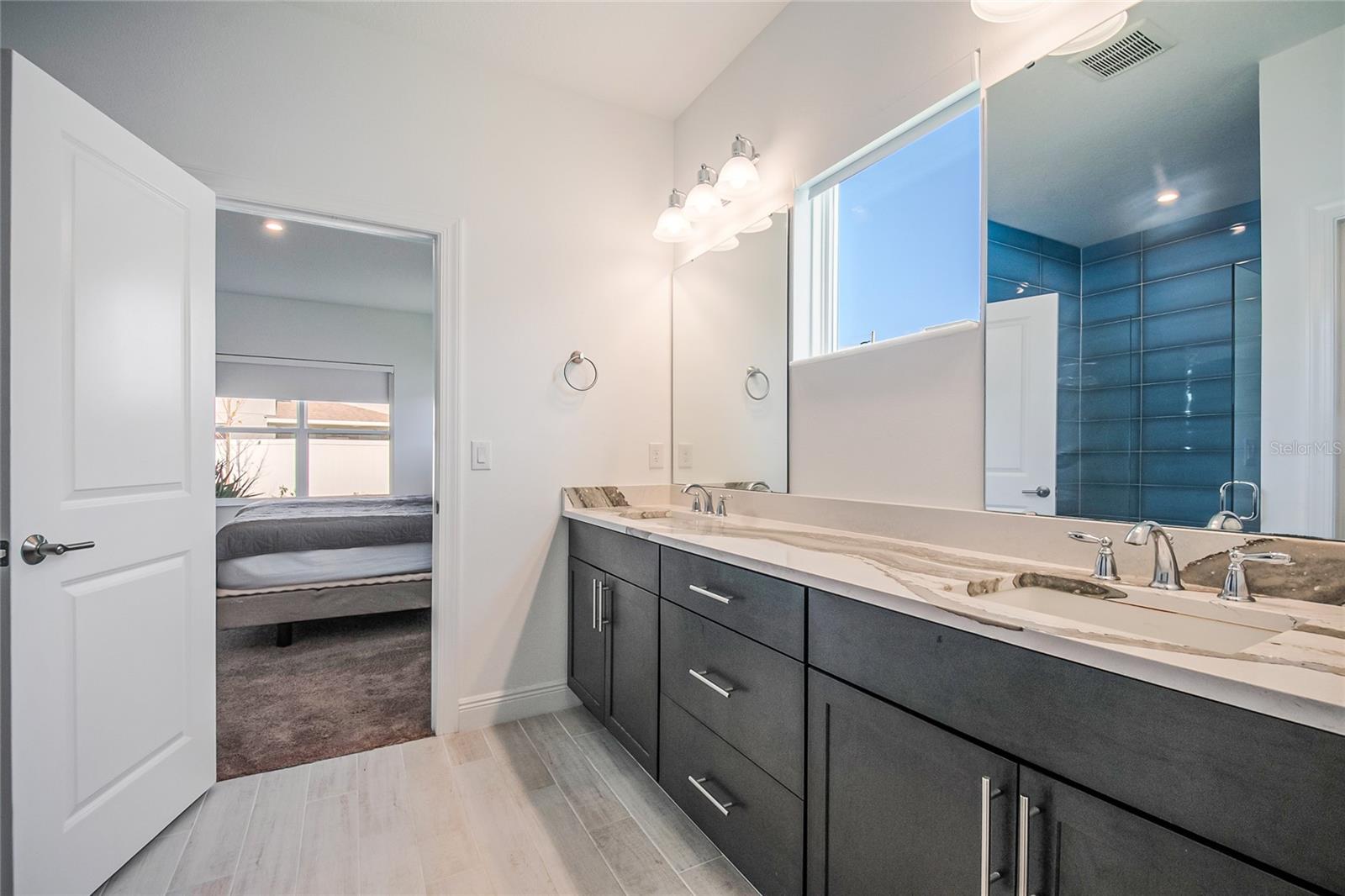 PRAIRIE OAKS - Residential