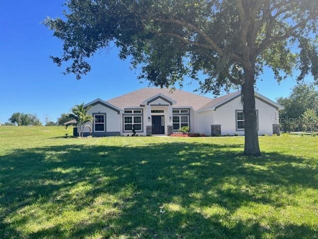 Photo of 37266 Hidden View Cir, Dade City, FL 33523 (MLS # TB8456366)