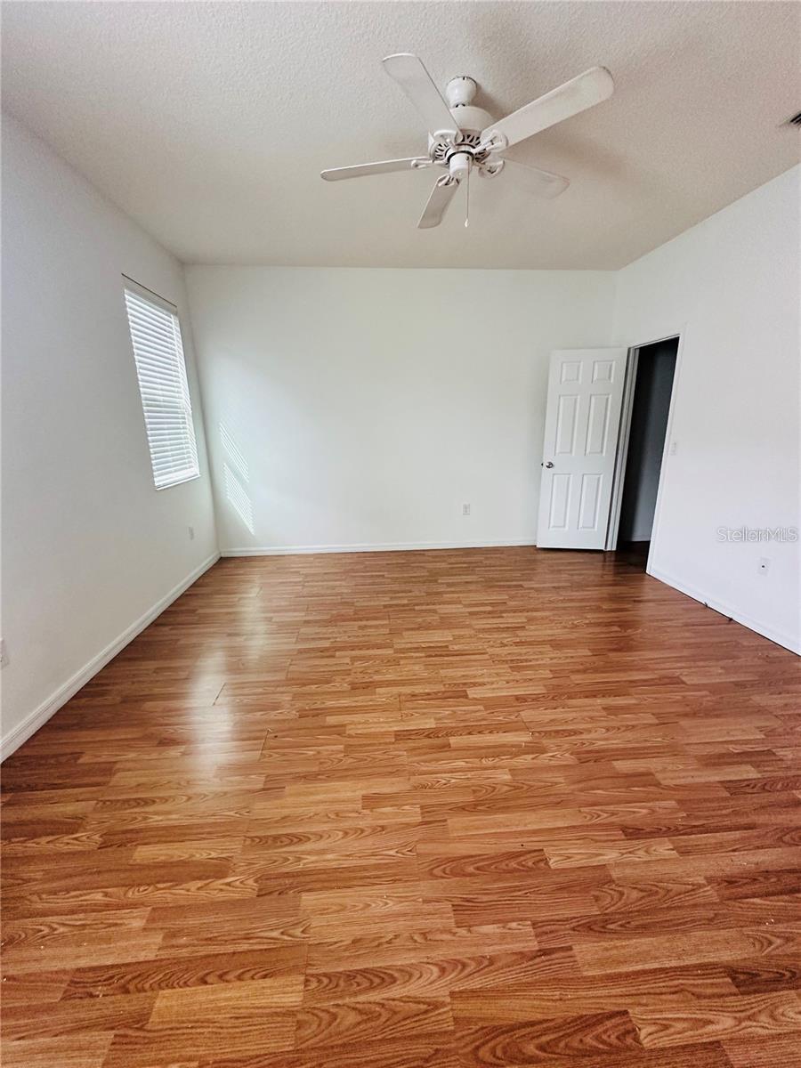 SHINGLE CRK RESERVE/OAKS PH 3 - Residential Lease