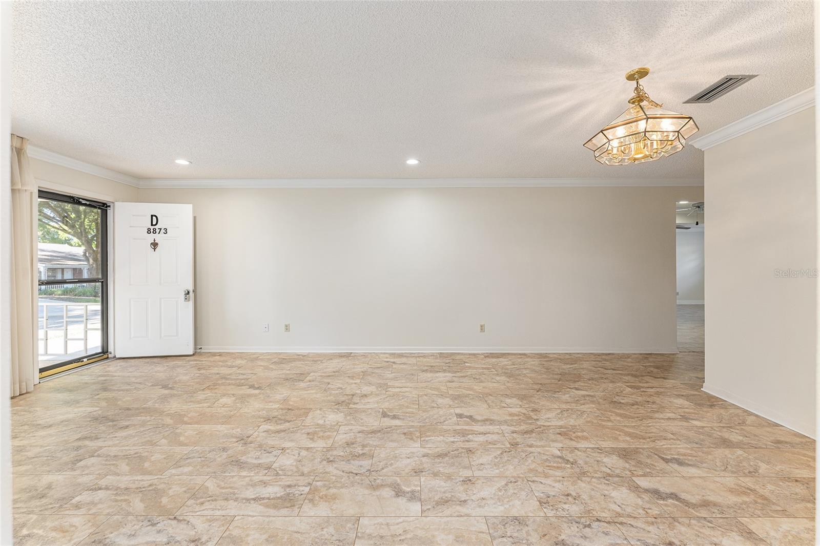 ON TOP OF THE WORLD - Residential