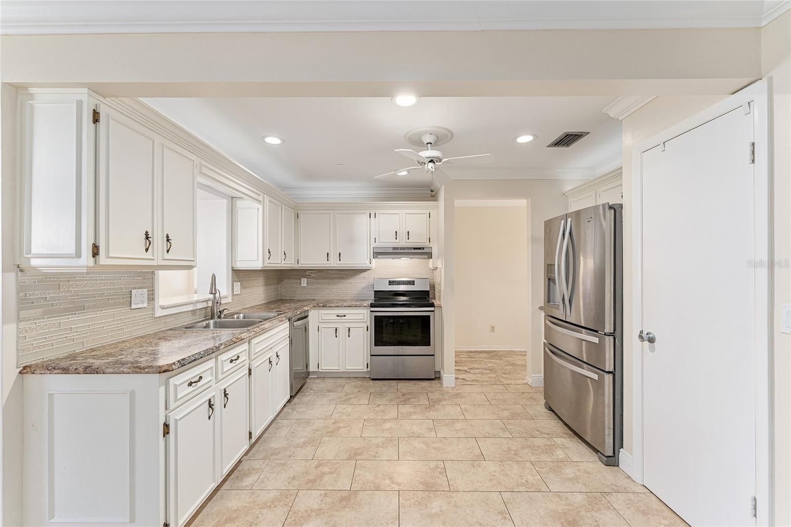 ON TOP OF THE WORLD - Residential