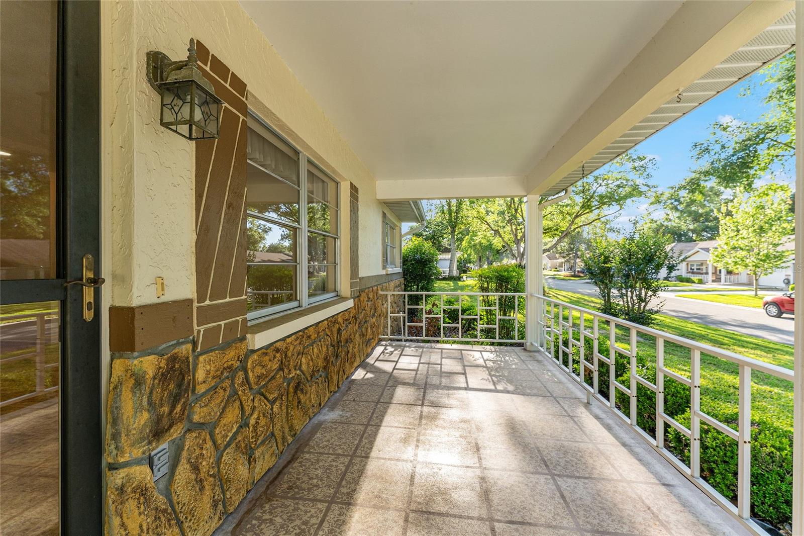 ON TOP OF THE WORLD - Residential