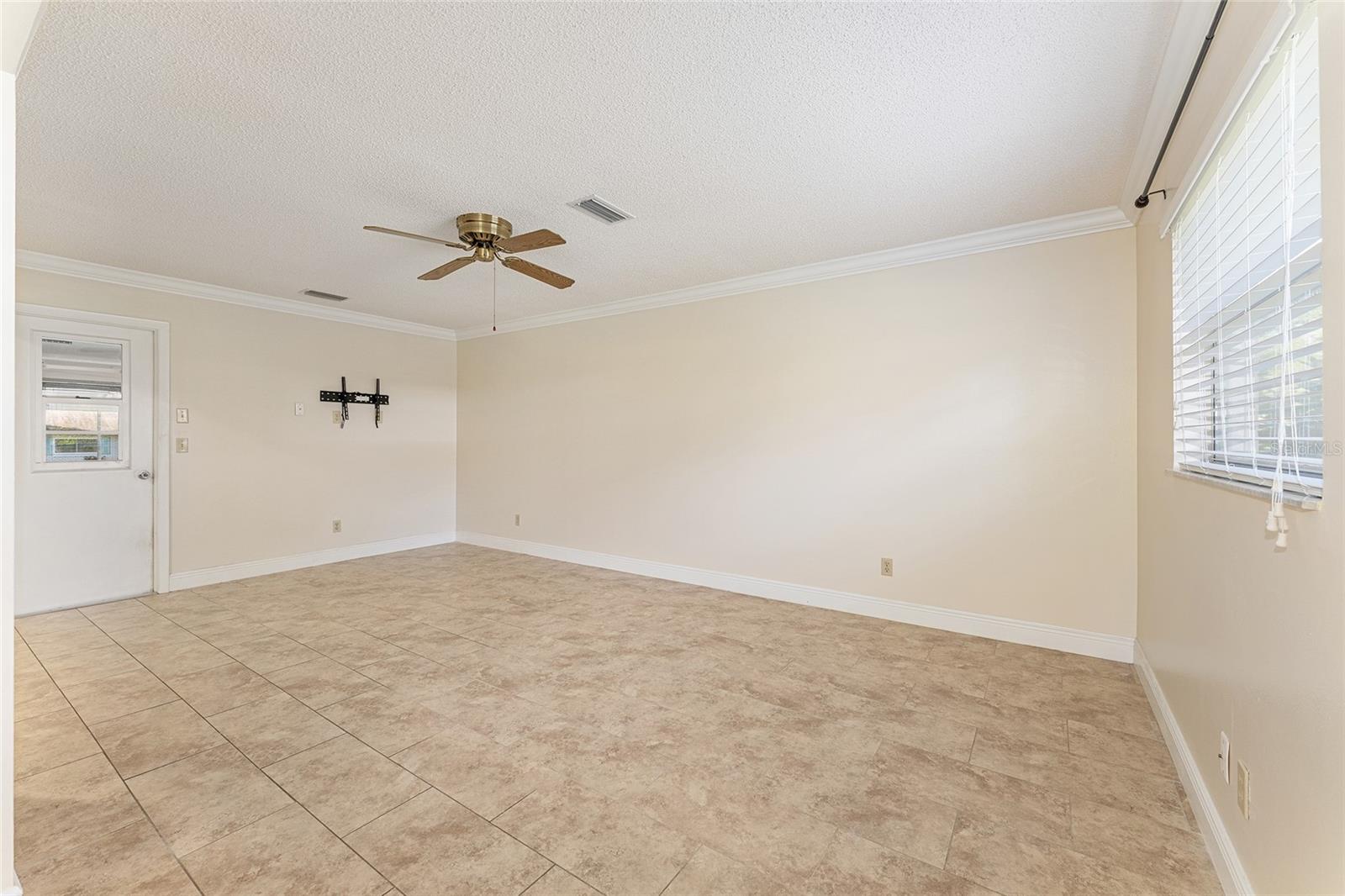 ON TOP OF THE WORLD - Residential