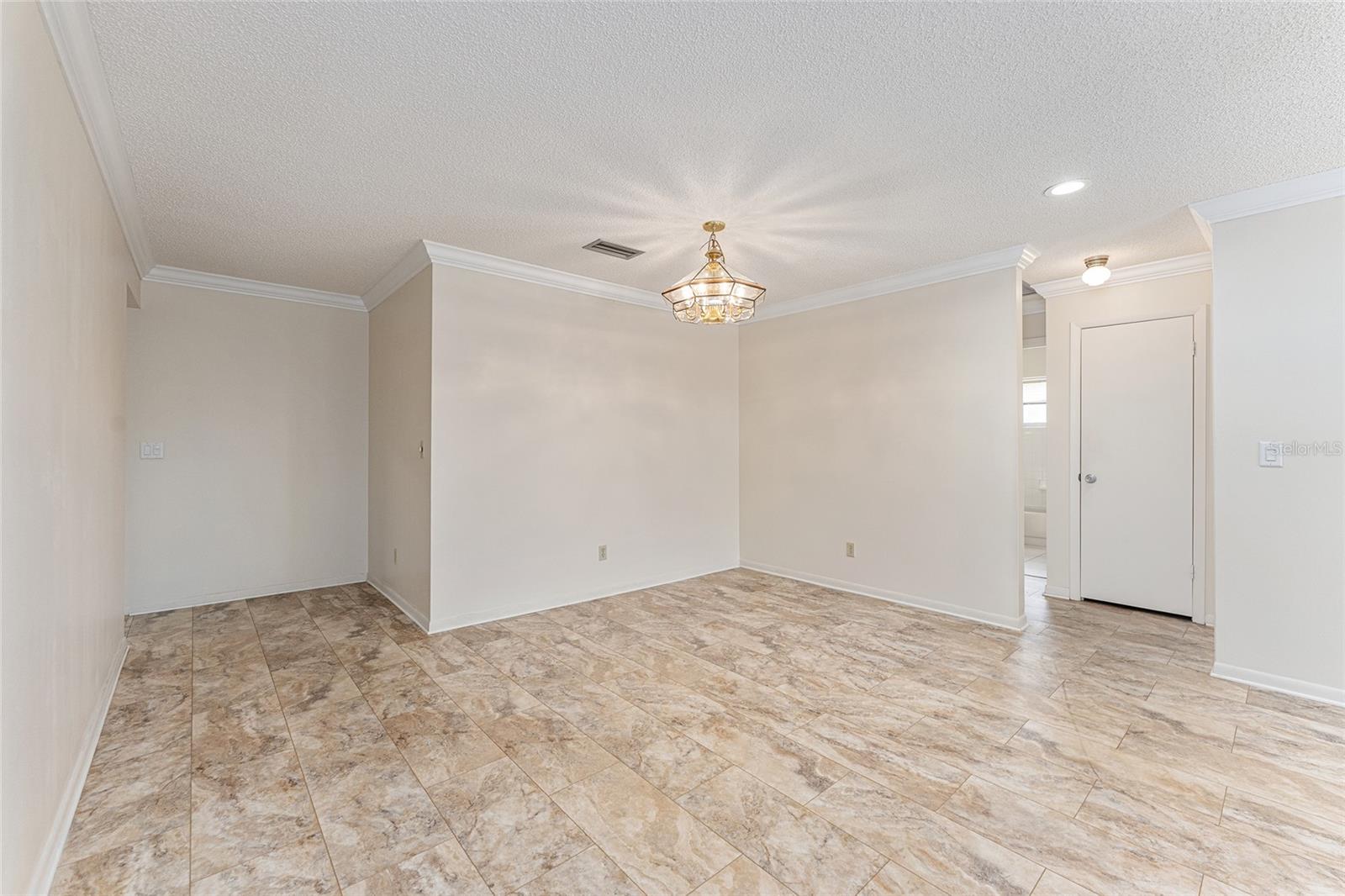 ON TOP OF THE WORLD - Residential