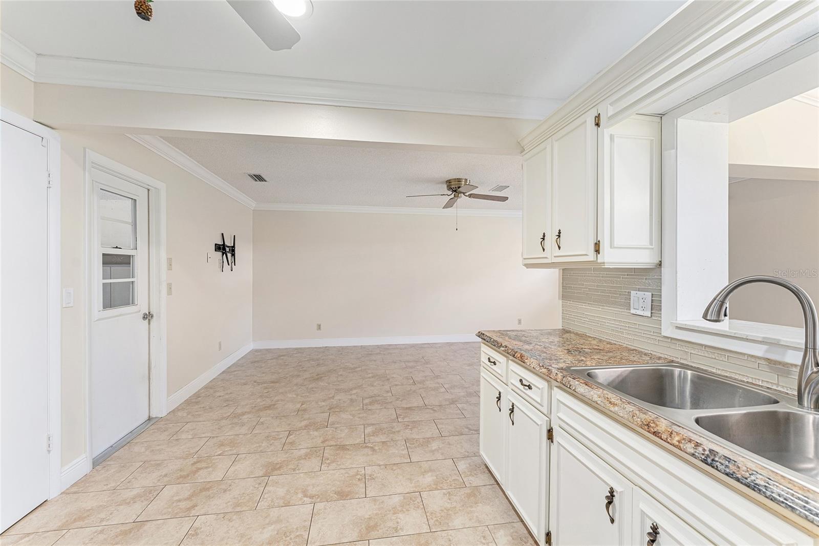 ON TOP OF THE WORLD - Residential