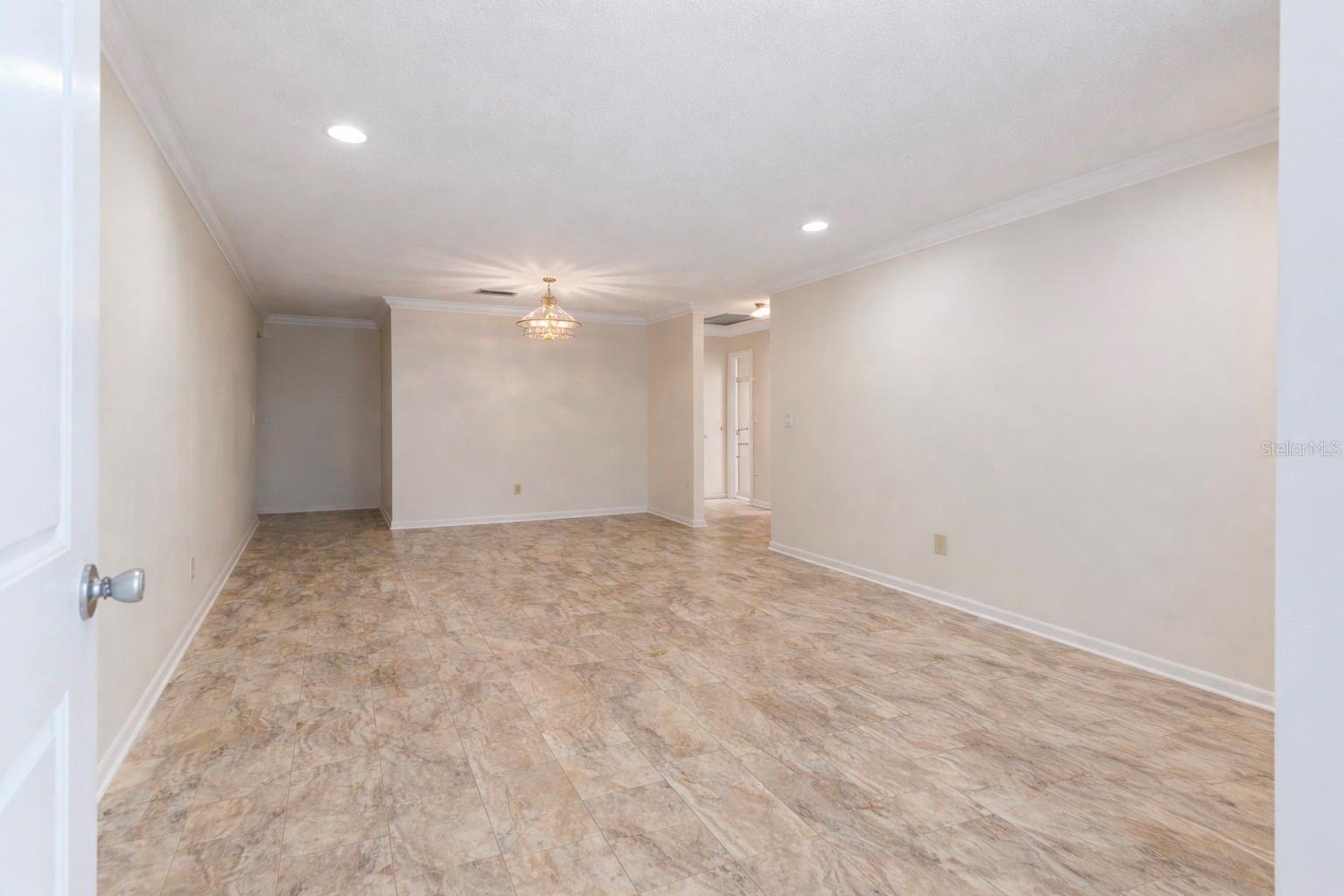 ON TOP OF THE WORLD - Residential