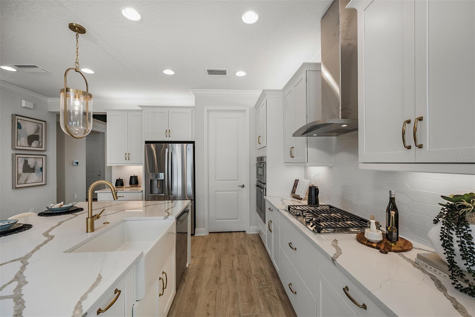 1688 LUGANO CIRCLE
