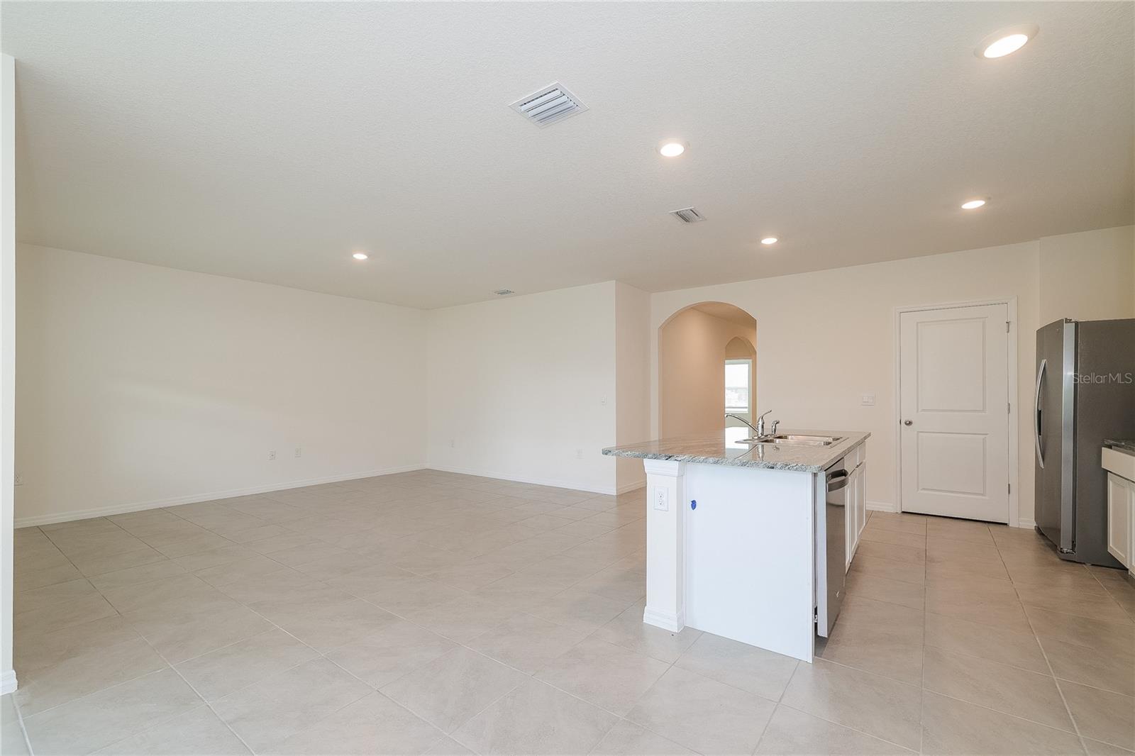 LAKE DIAMOND NORTH - Residential Lease