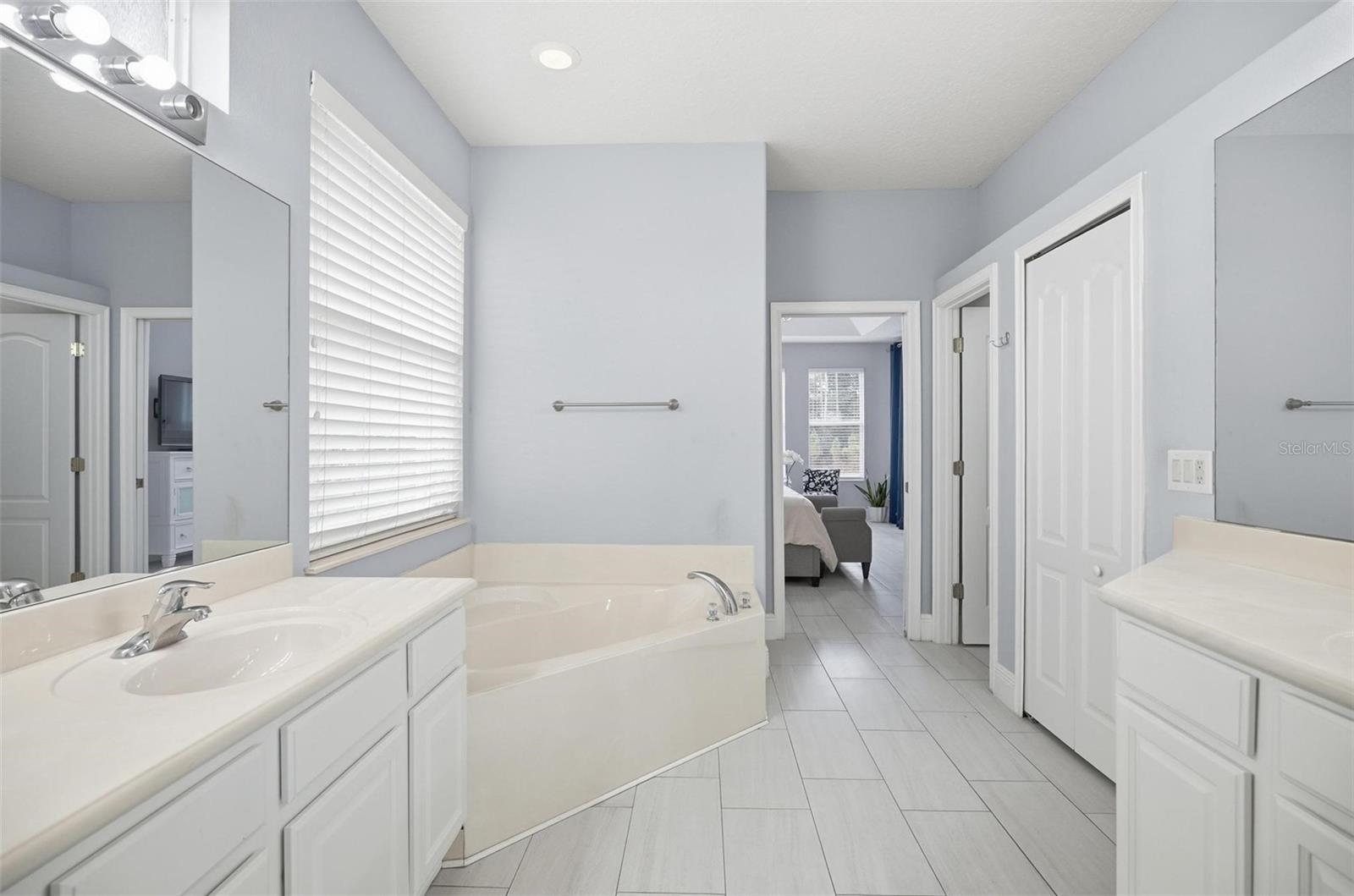 COUNTRY LAKE ESTATES - Residential