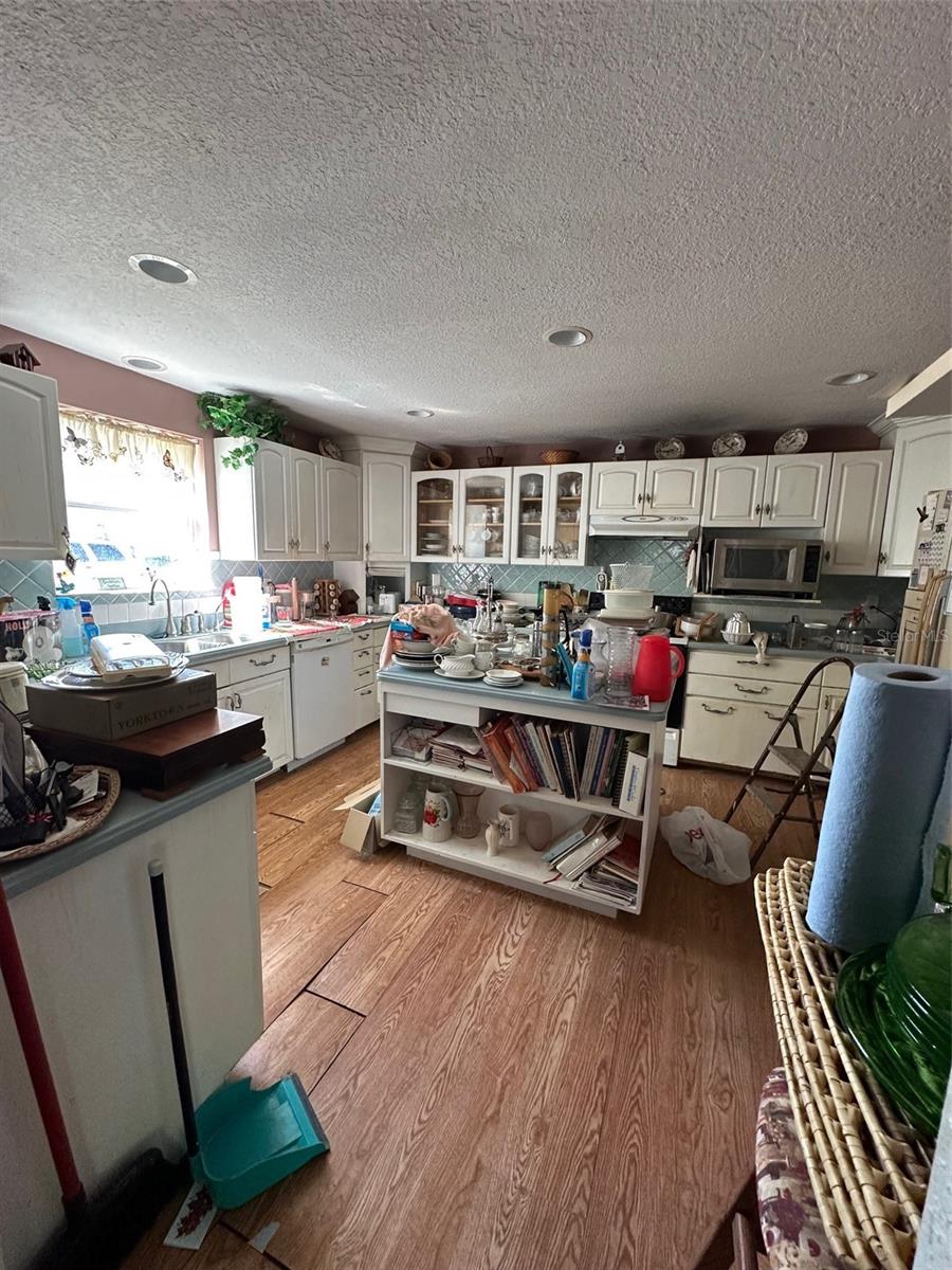 1933 BAYVIEW DRIVE