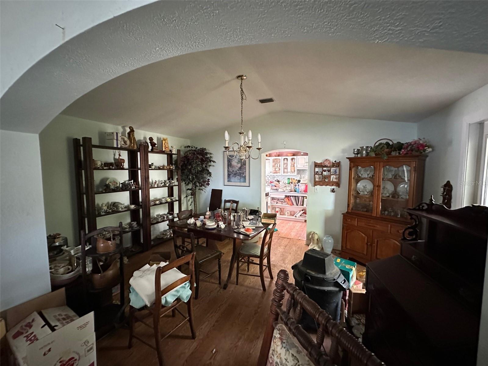 1933 BAYVIEW DRIVE