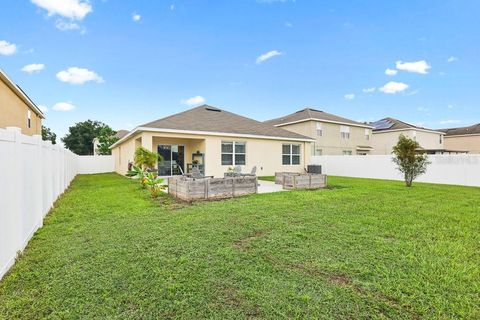 A home in PLANT CITY