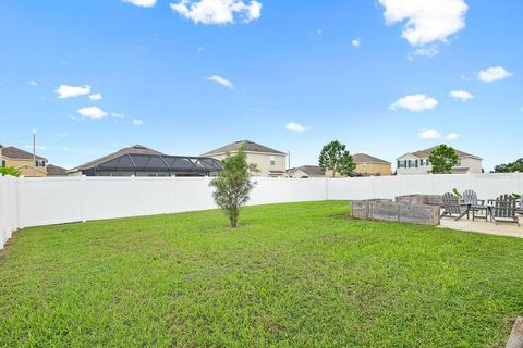 A home in PLANT CITY