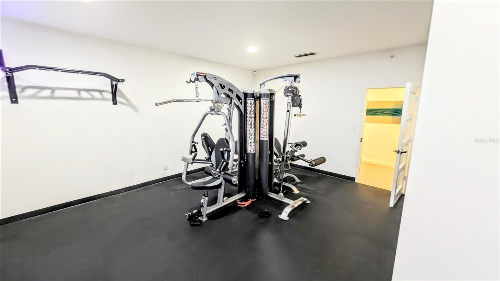 SIESTA TOWERS - Residential Lease