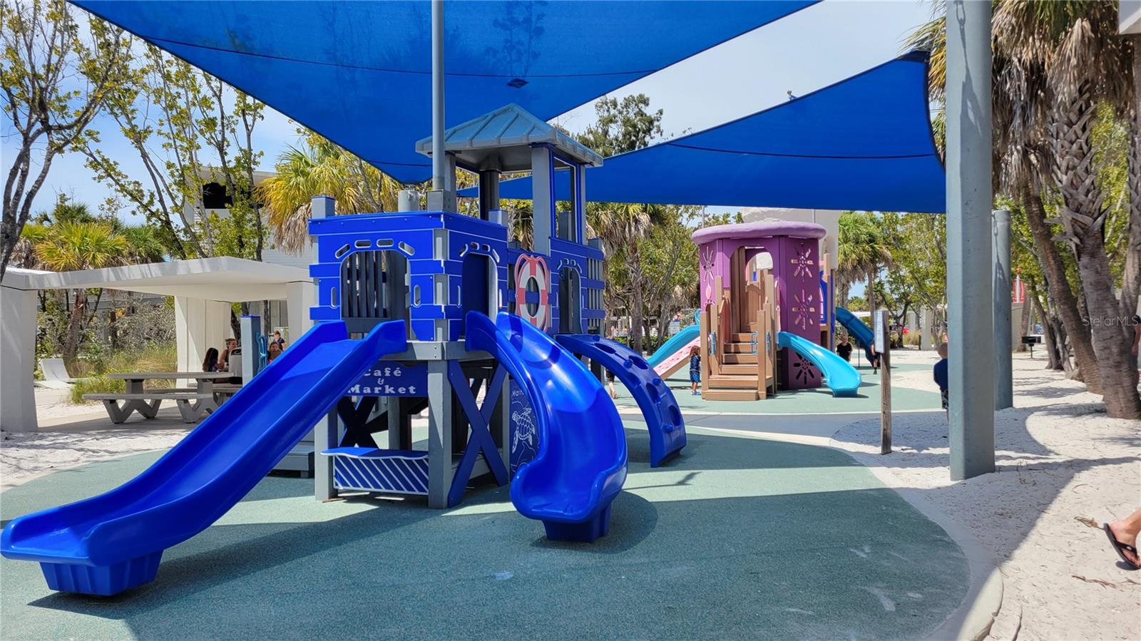 SIESTA TOWERS - Residential Lease