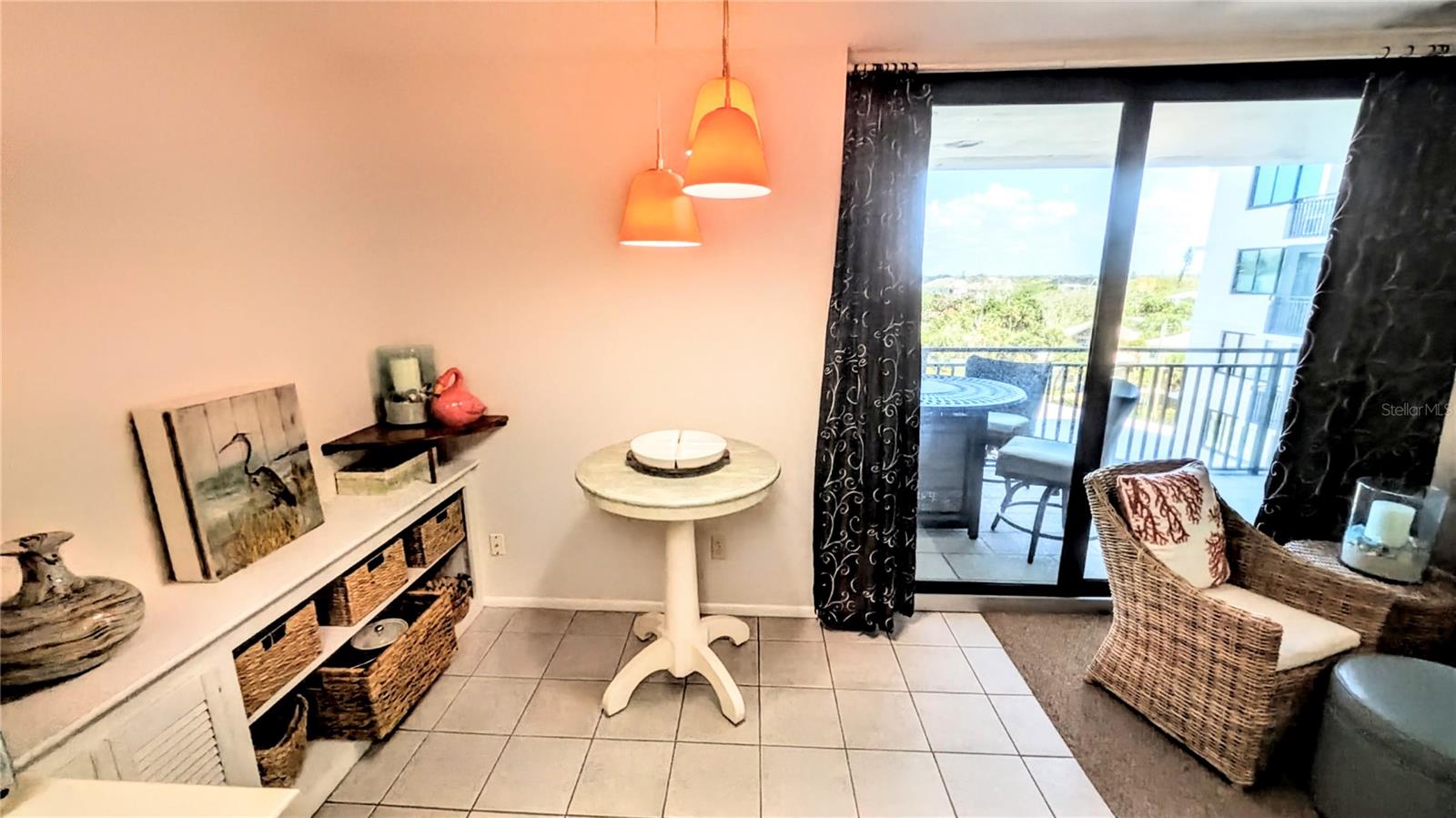 SIESTA TOWERS - Residential Lease