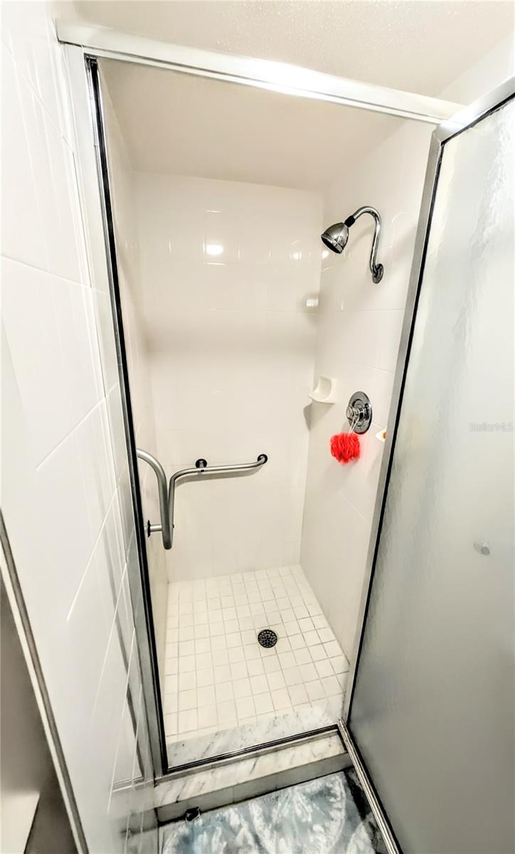 SIESTA TOWERS - Residential Lease