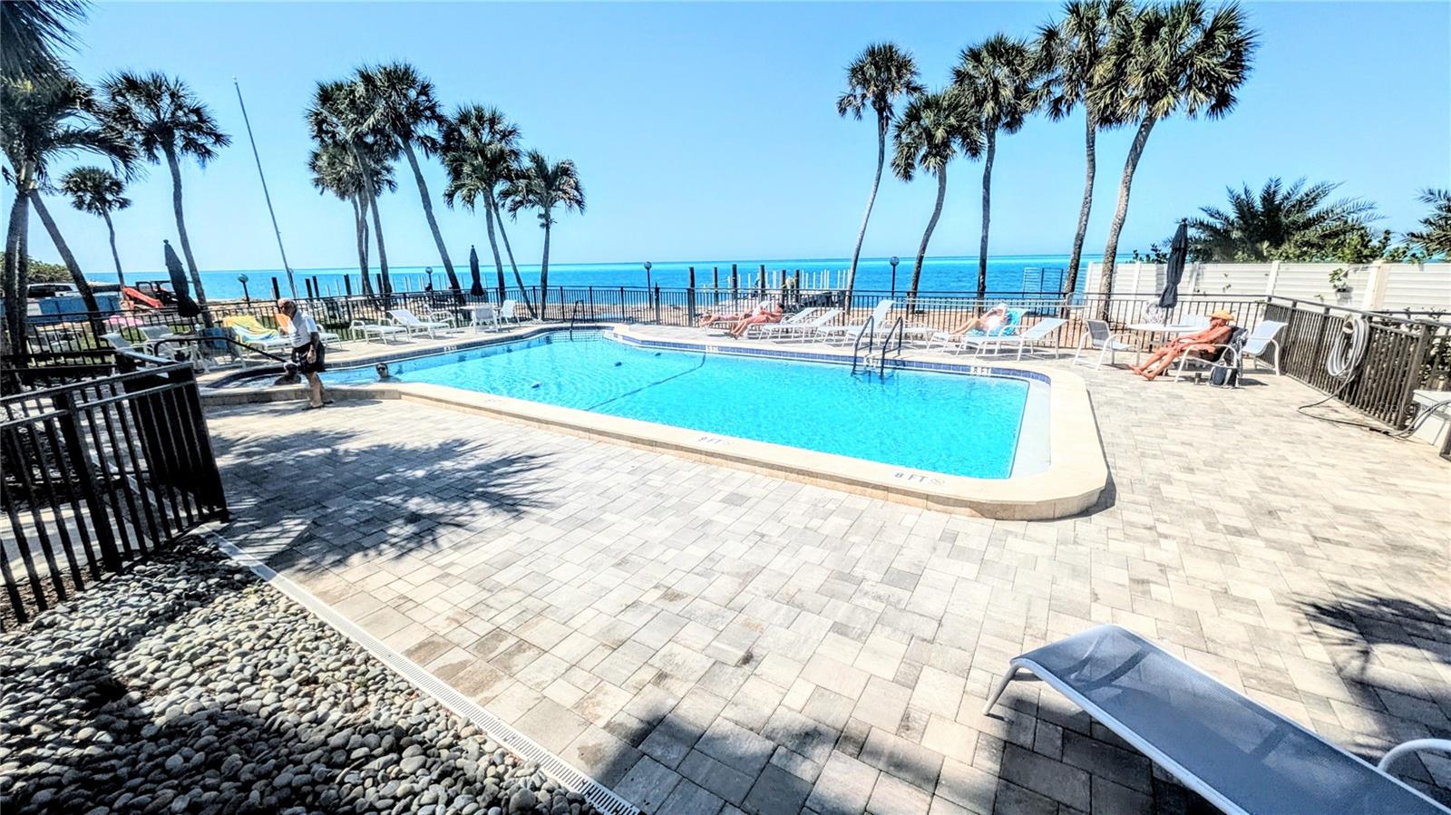 SIESTA TOWERS - Residential Lease