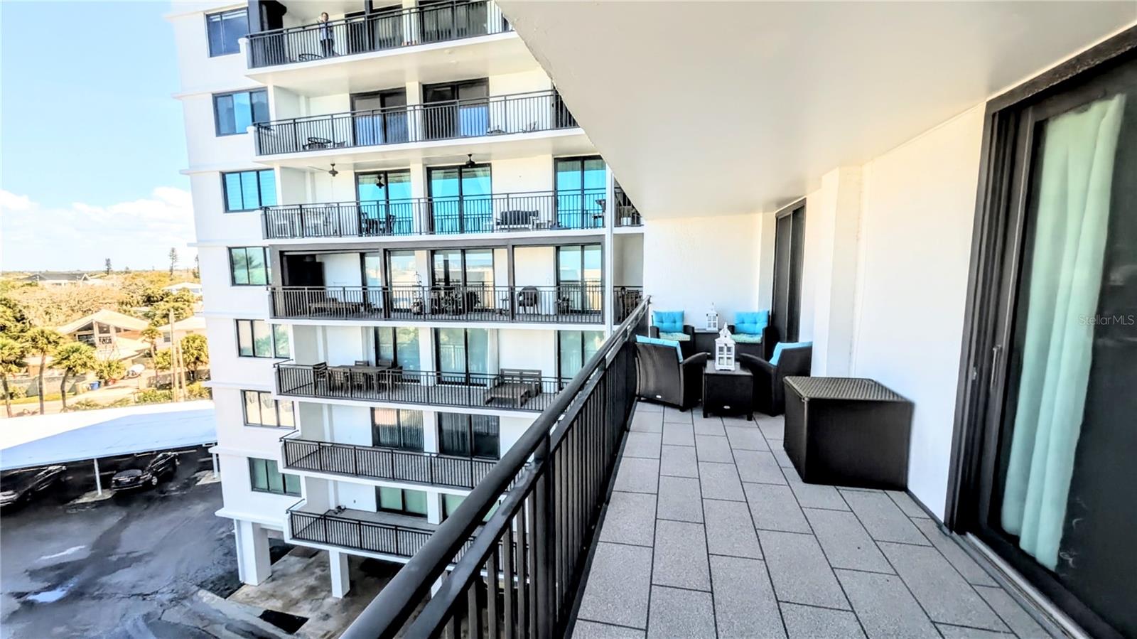 SIESTA TOWERS - Residential Lease