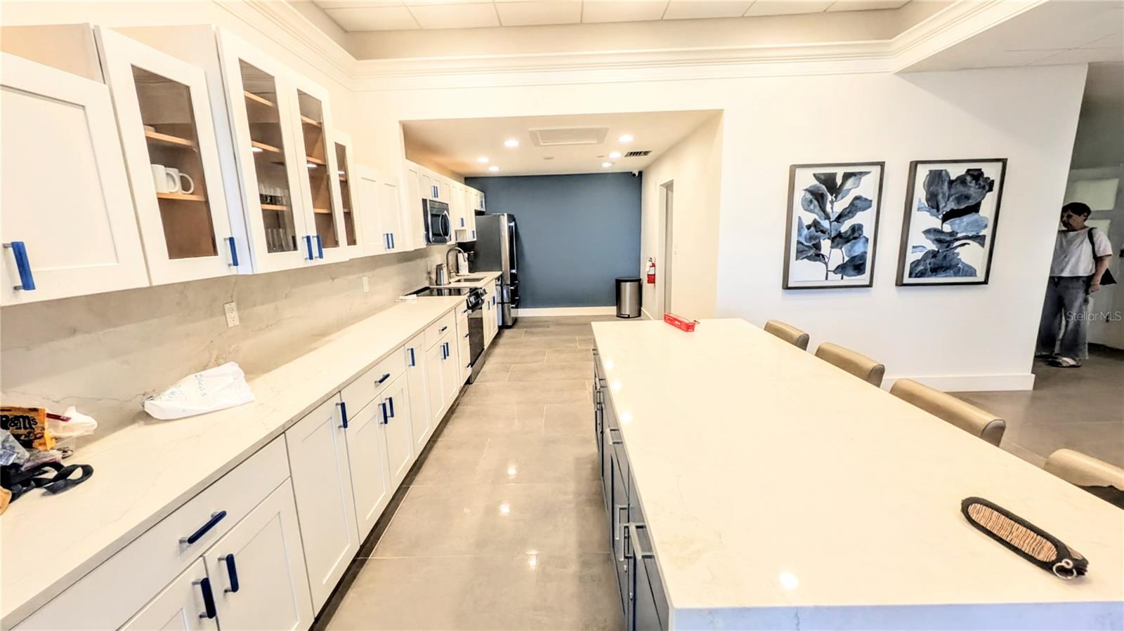 SIESTA TOWERS - Residential Lease