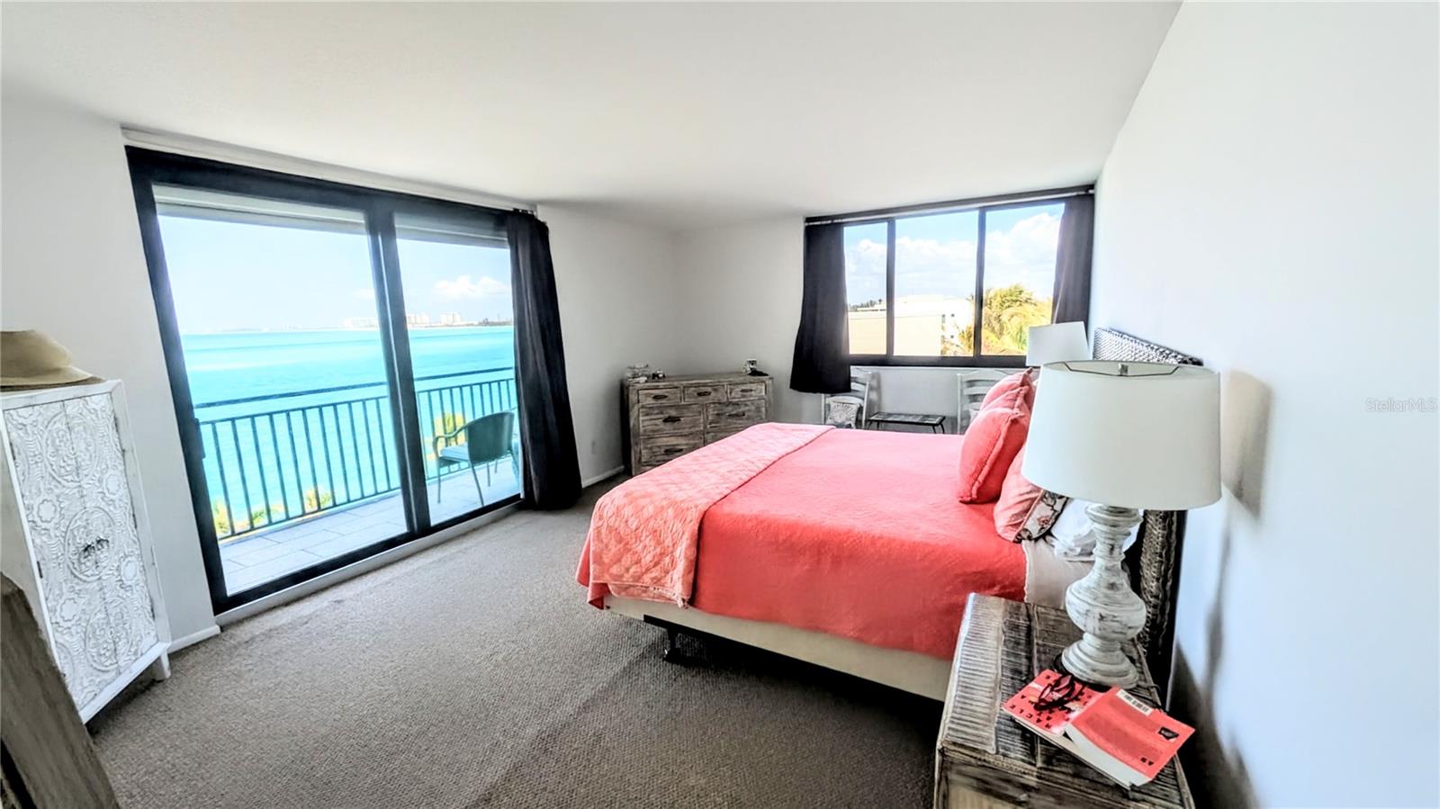 SIESTA TOWERS - Residential Lease