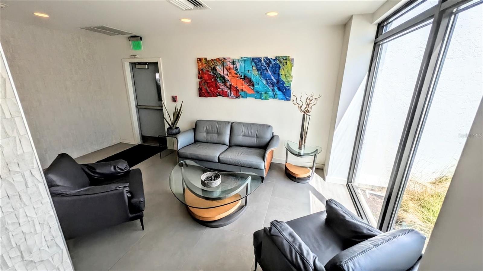 SIESTA TOWERS - Residential Lease