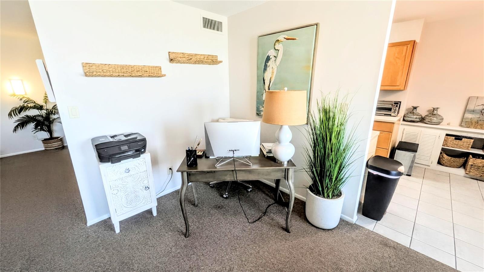 SIESTA TOWERS - Residential Lease