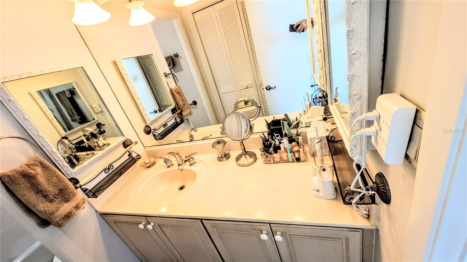 SIESTA TOWERS - Residential Lease