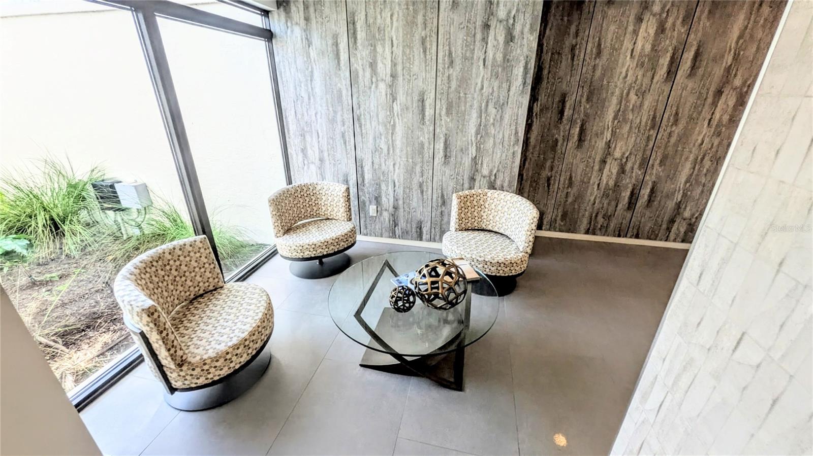 SIESTA TOWERS - Residential Lease