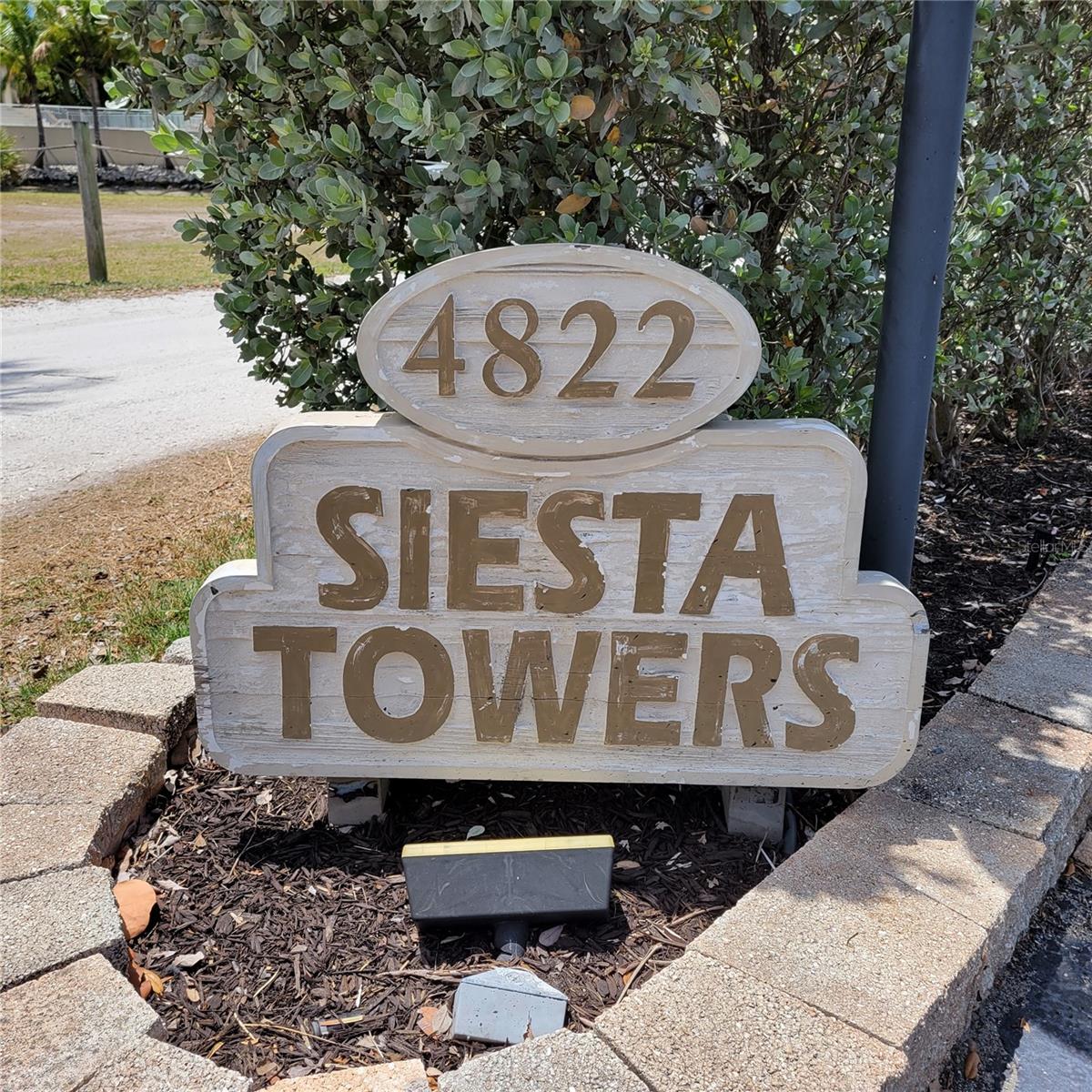 SIESTA TOWERS - Residential Lease