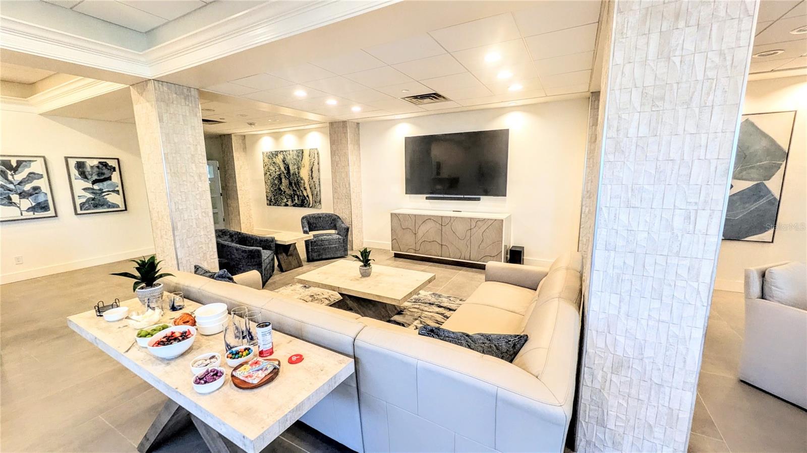 SIESTA TOWERS - Residential Lease