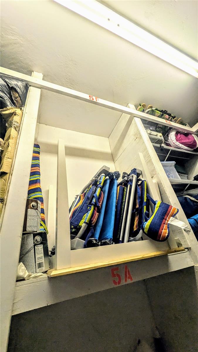 SIESTA TOWERS - Residential Lease