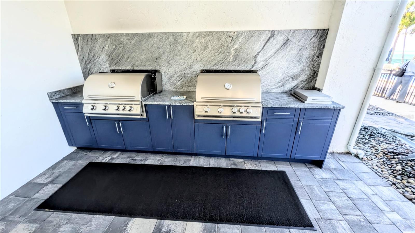 SIESTA TOWERS - Residential Lease