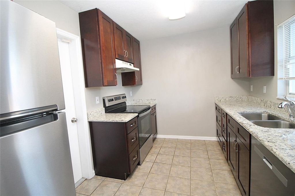 Photo of 903 Disston Avenue, Minneola, FL 34715 (MLS # G5105885)