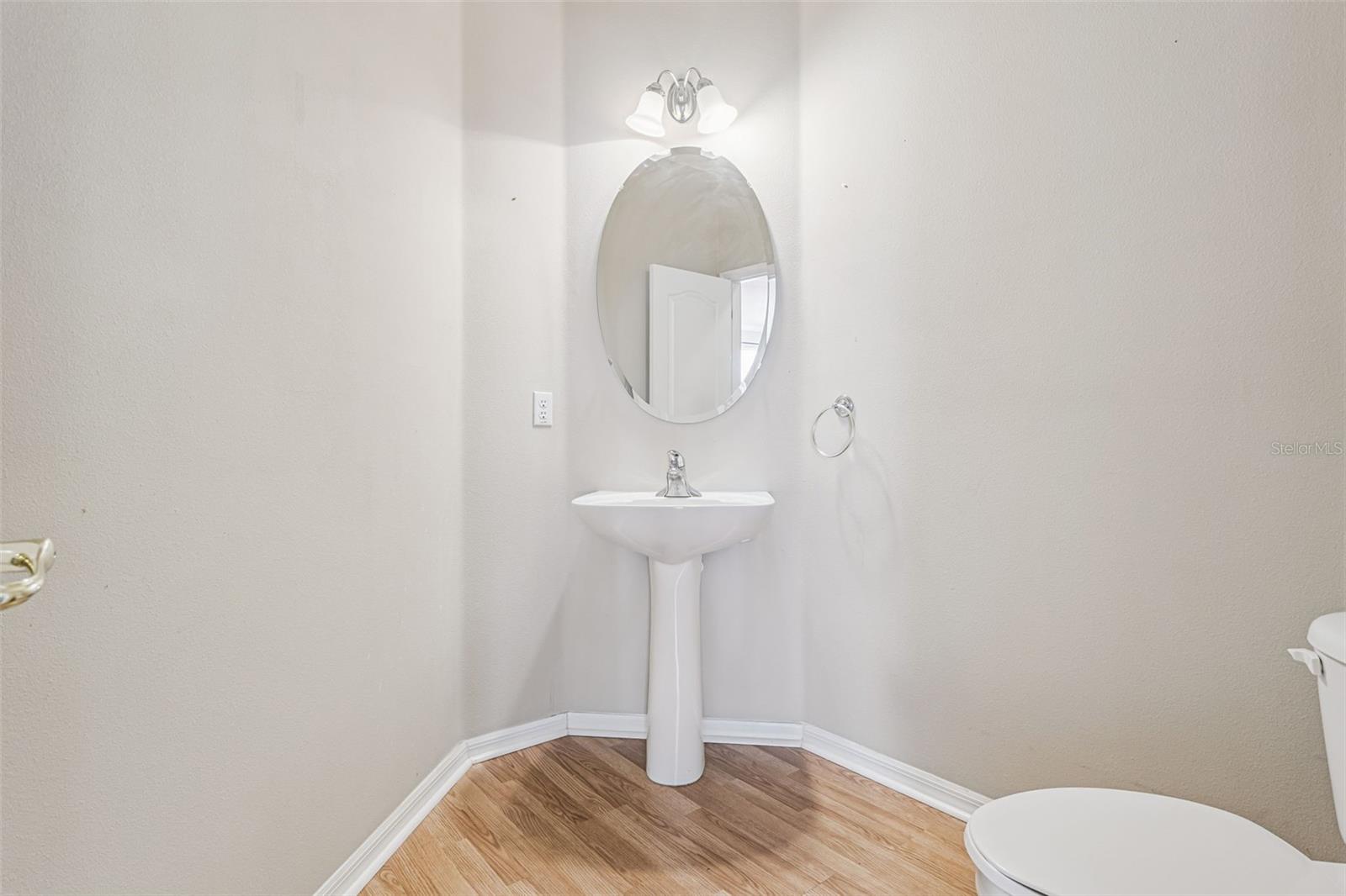 LAKES WINDERMERE PH 01 49 108 - Residential