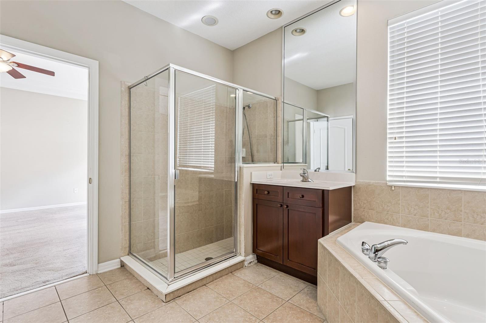 LAKES WINDERMERE PH 01 49 108 - Residential