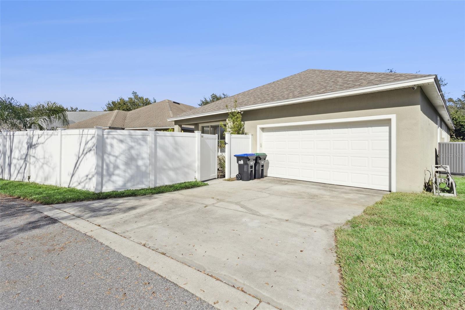 LAKES WINDERMERE PH 01 49 108 - Residential