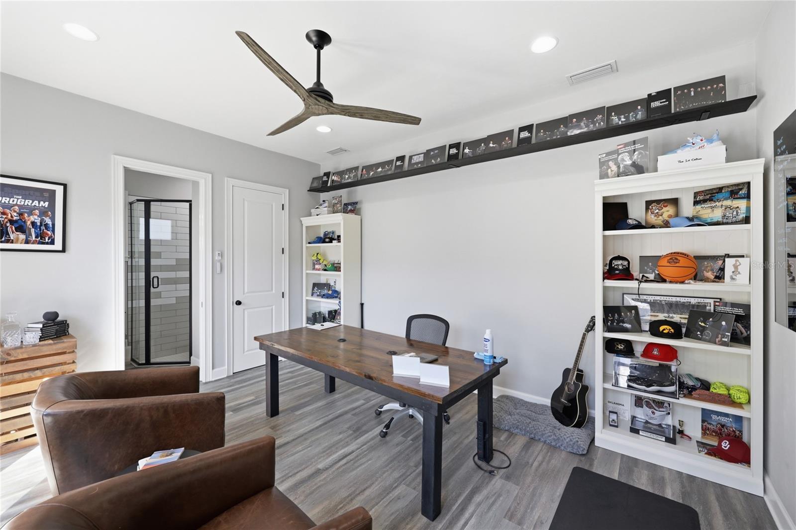 GLORIAS WAY - Residential