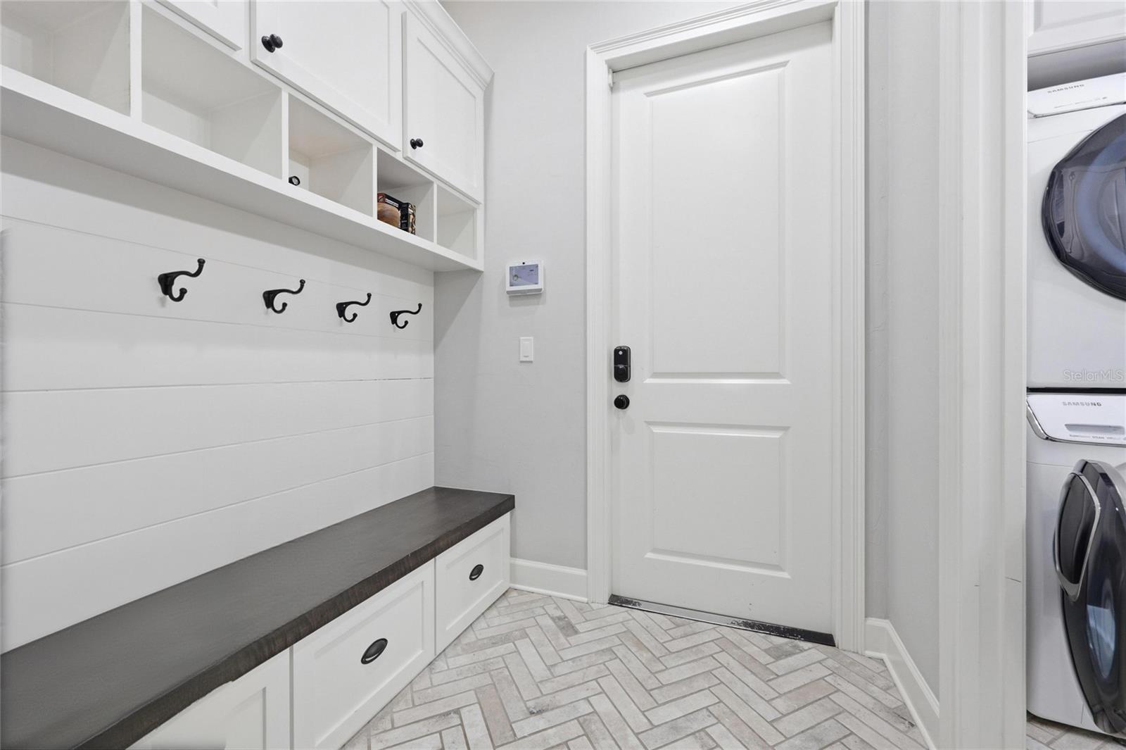 GLORIAS WAY - Residential