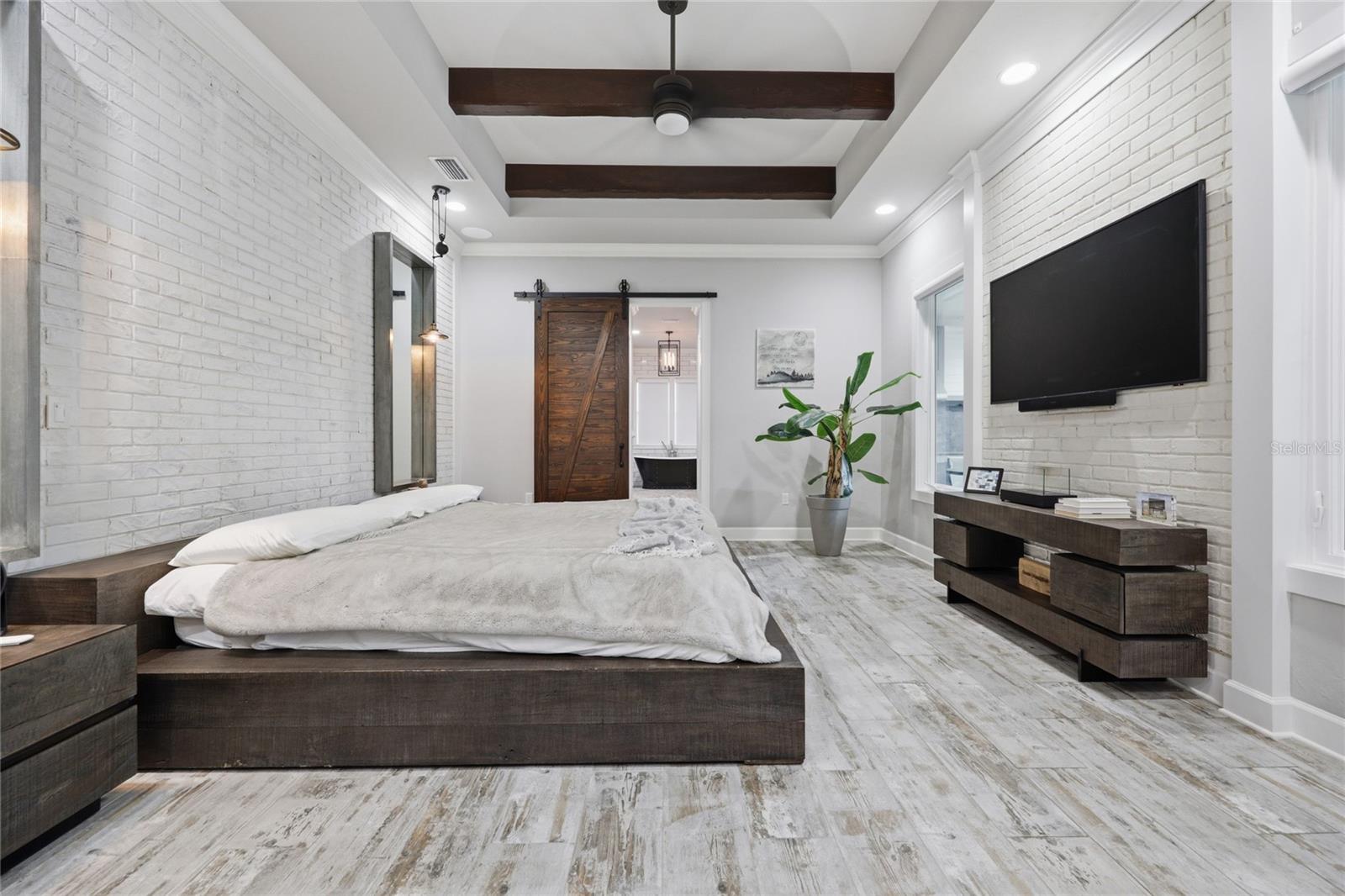 GLORIAS WAY - Residential