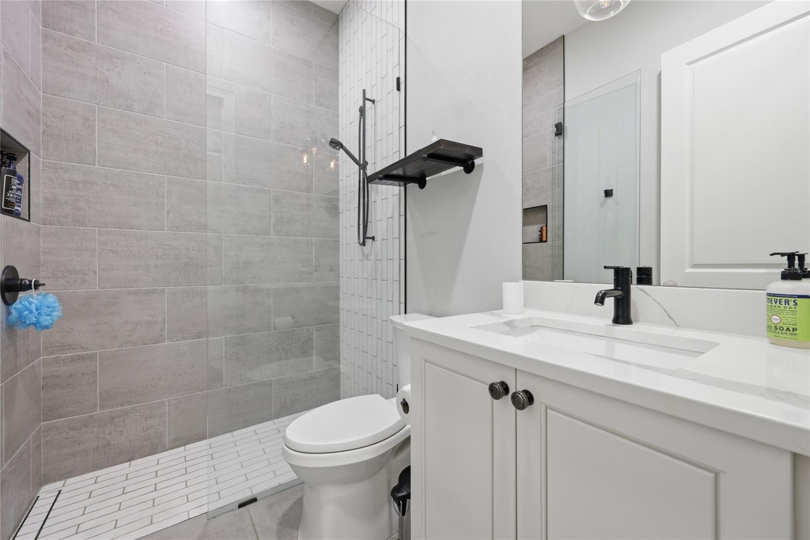 GLORIAS WAY - Residential