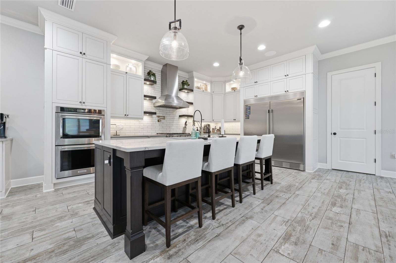 GLORIAS WAY - Residential