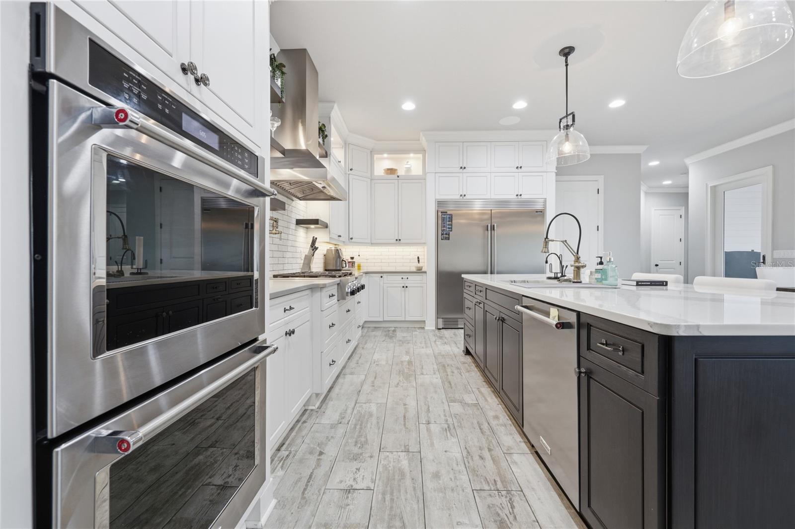 GLORIAS WAY - Residential