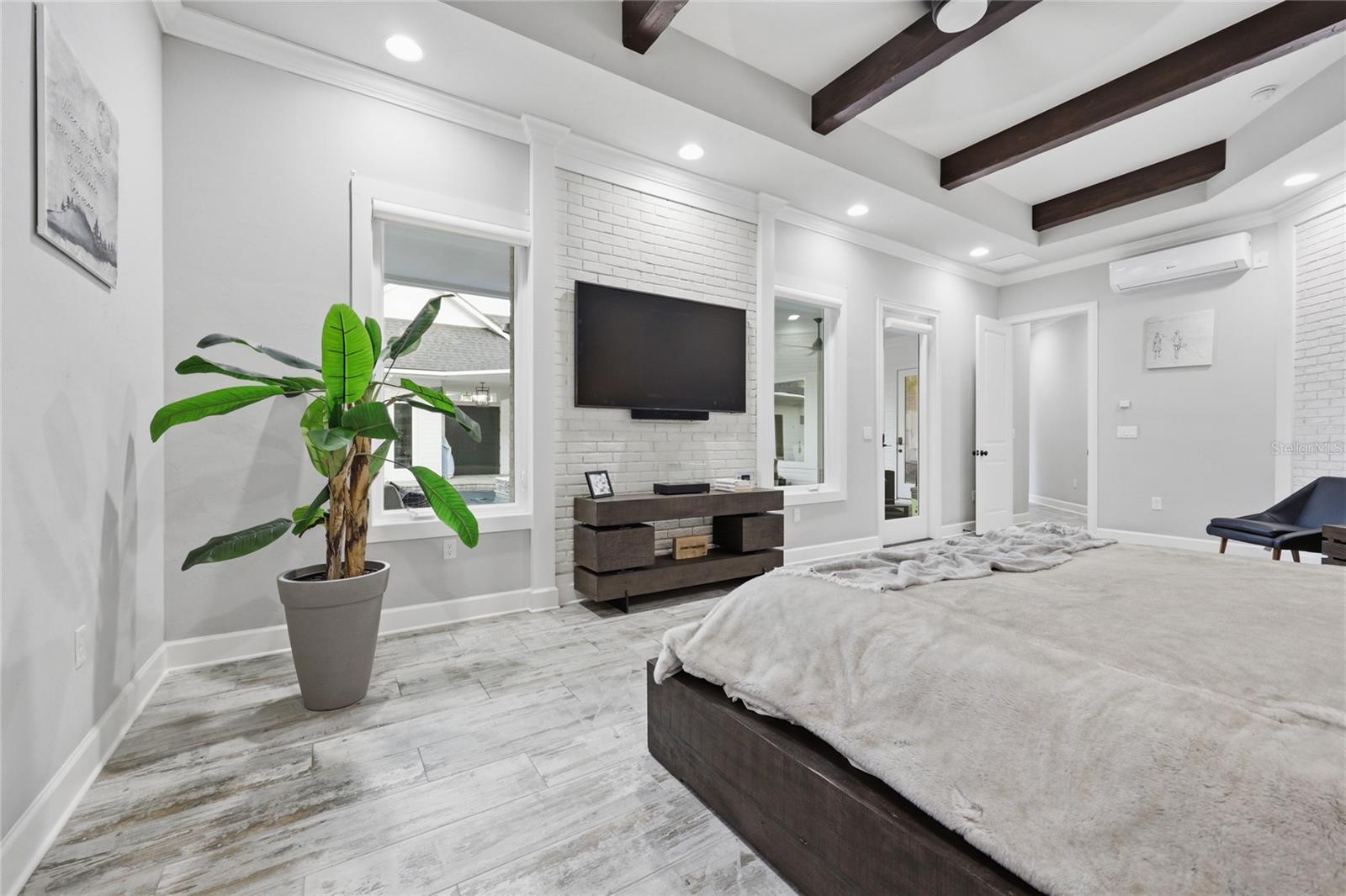 GLORIAS WAY - Residential